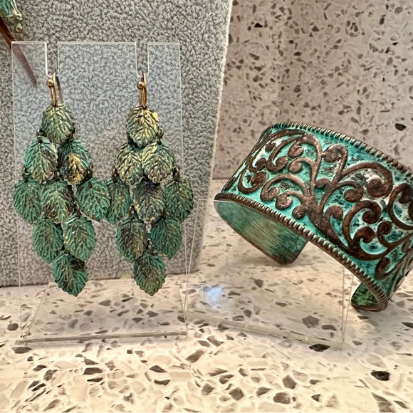 Jewelry Lot in copper/gold tone with turquoise patina - Picture 8 of 12